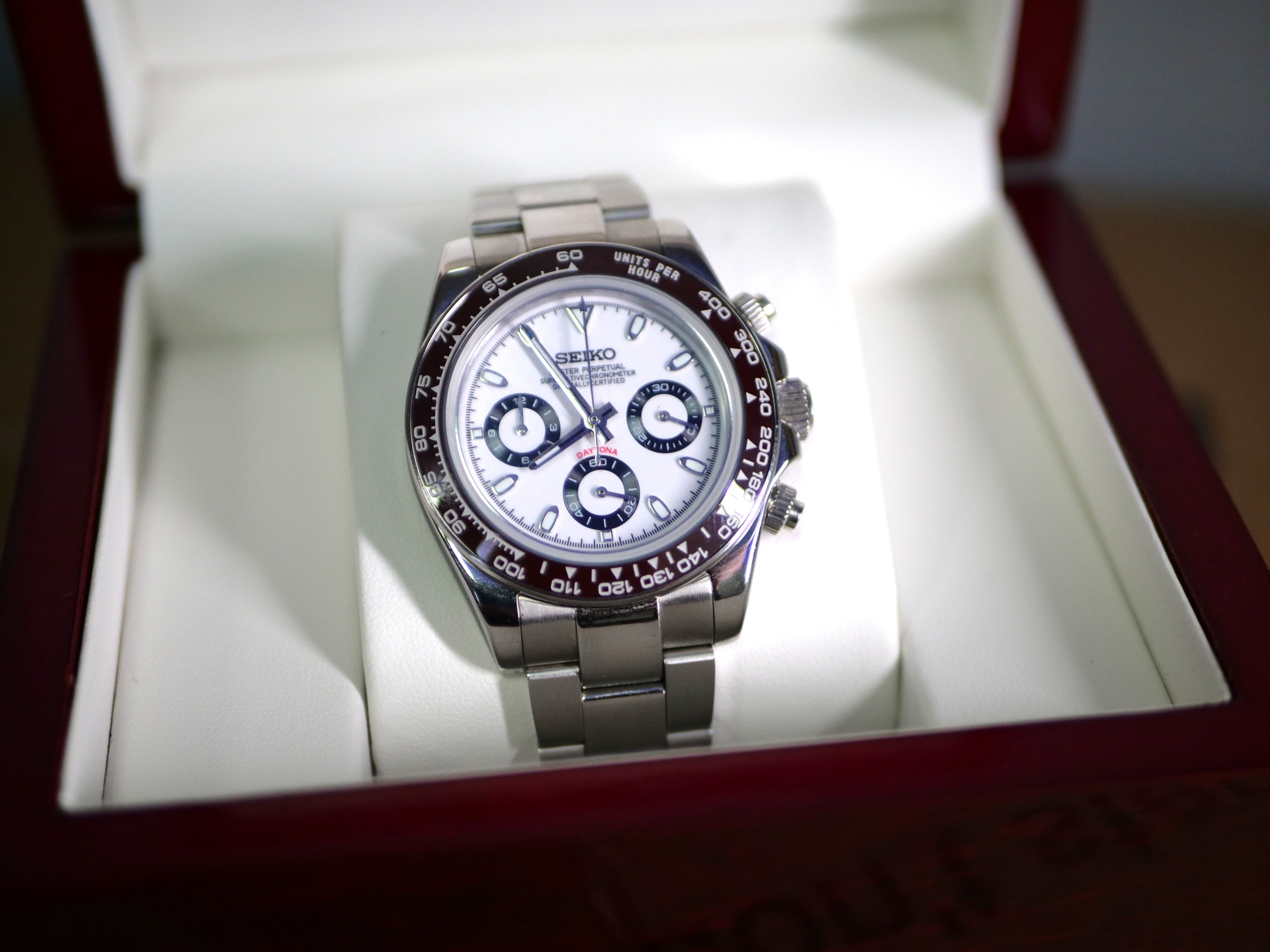 Daytona Panda– Meca-Quartz Chronograph Watch | Helixon Watches